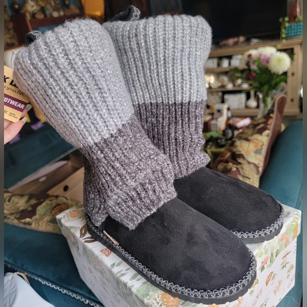 Muk Luks Womens Boots Size 8 Wide NIB - Picture 2 of 7
